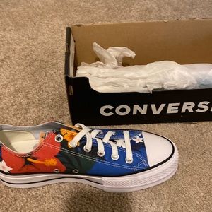 Converse Hawaiian print never been worn